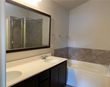 816 Sleeping Bear Dunes Dr - Photo Thumbnail 8