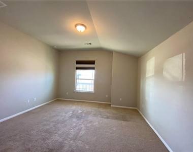 816 Sleeping Bear Dunes Dr - Photo Thumbnail 4