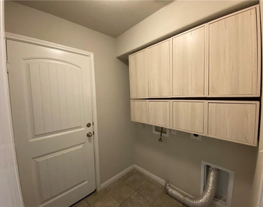 816 Sleeping Bear Dunes Dr - Photo Thumbnail 16