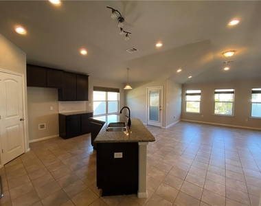 816 Sleeping Bear Dunes Dr - Photo Thumbnail 12
