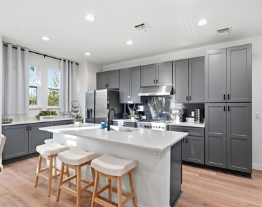 2220 Yellow Jacket Ln - Photo Thumbnail 1