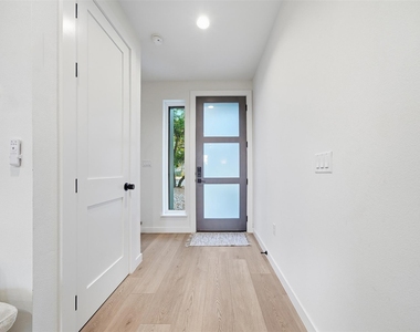 2220 Yellow Jacket Ln - Photo Thumbnail 7