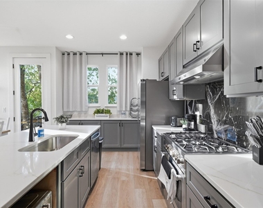 2220 Yellow Jacket Ln - Photo Thumbnail 15