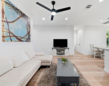 2220 Yellow Jacket Ln - Photo Thumbnail 9