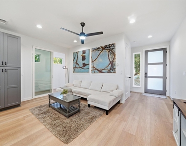 2220 Yellow Jacket Ln - Photo Thumbnail 2