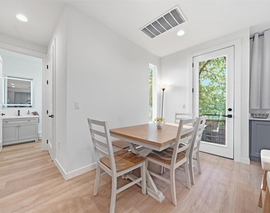 2220 Yellow Jacket Ln - Photo Thumbnail 17