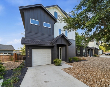 2220 Yellow Jacket Ln - Photo Thumbnail 3