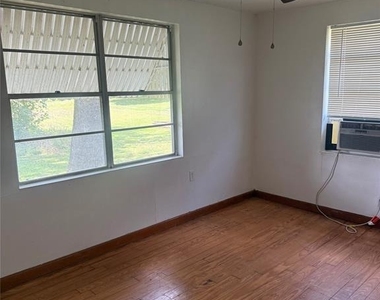 1825 E Pierce St - Photo Thumbnail 6