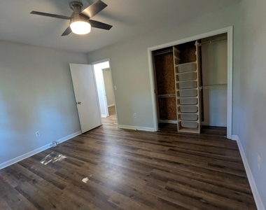 3813 Oak Street - Photo Thumbnail 12