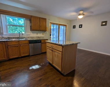 3813 Oak Street - Photo Thumbnail 8