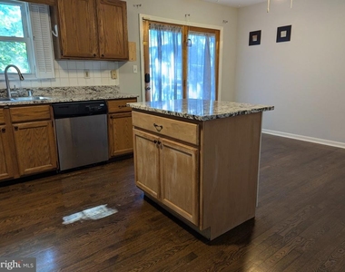 3813 Oak Street - Photo Thumbnail 7