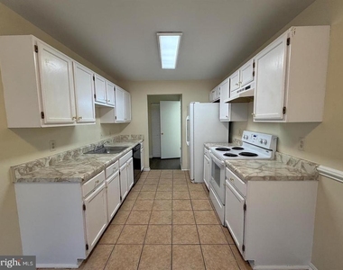 4100 Hunters Hill Circle - Photo Thumbnail 8