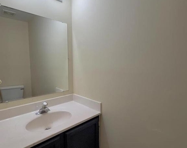 4100 Hunters Hill Circle - Photo Thumbnail 11