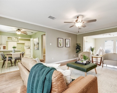 2408 W Messick Loop - Photo Thumbnail 4