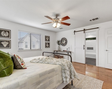 2408 W Messick Loop - Photo Thumbnail 16