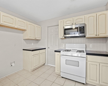 2408 W Messick Loop - Photo Thumbnail 9