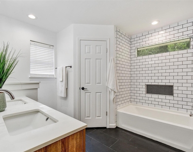 2408 W Messick Loop - Photo Thumbnail 18