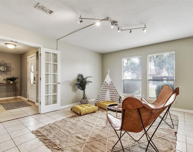 2408 W Messick Loop - Photo Thumbnail 7