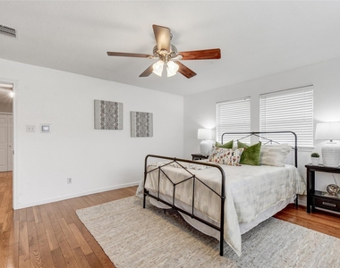 2408 W Messick Loop - Photo Thumbnail 17