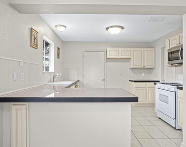2408 W Messick Loop - Photo Thumbnail 11