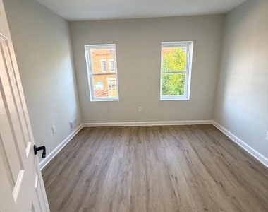 1226 Pratt Street W - Photo Thumbnail 6