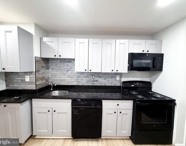 1226 Pratt Street W - Photo Thumbnail 2