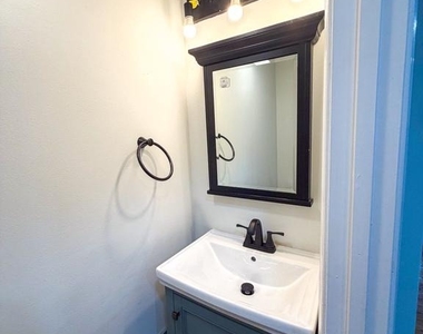 1226 Pratt Street W - Photo Thumbnail 3