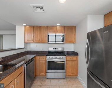 414 Water Street - Photo Thumbnail 11