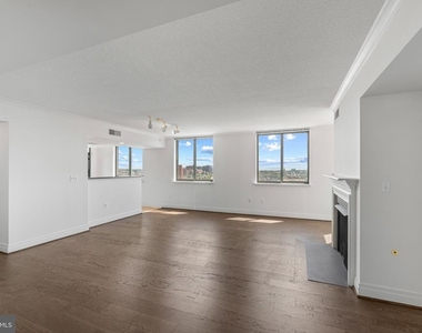 414 Water Street - Photo Thumbnail 5
