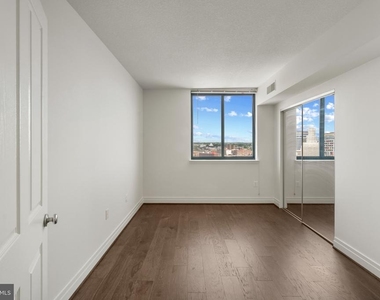 414 Water Street - Photo Thumbnail 14