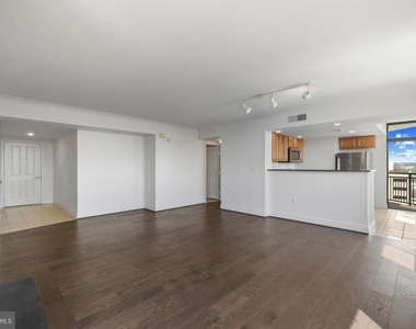 414 Water Street - Photo Thumbnail 6