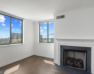 414 Water Street - Photo Thumbnail 7