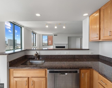 414 Water Street - Photo Thumbnail 13