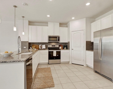 12600 Anthology St - Photo Thumbnail 9