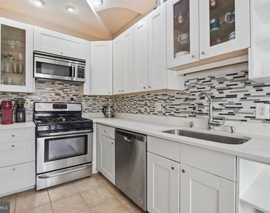 116 W Clement Street - Photo Thumbnail 12