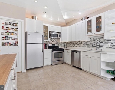 116 W Clement Street - Photo Thumbnail 10