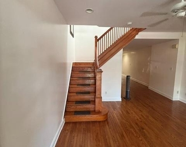 315 E 29th Street - Photo Thumbnail 6
