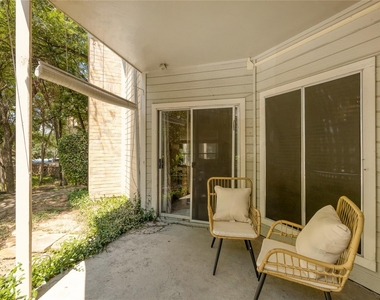 2450 Wickersham Ln - Photo Thumbnail 7