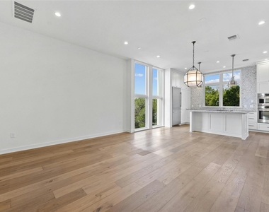 2518 Sutherland St - Photo Thumbnail 5