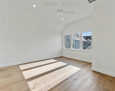 2518 Sutherland St - Photo Thumbnail 24