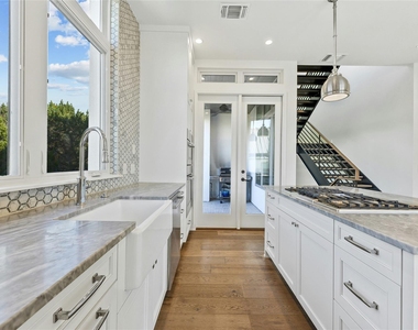 2518 Sutherland St - Photo Thumbnail 10