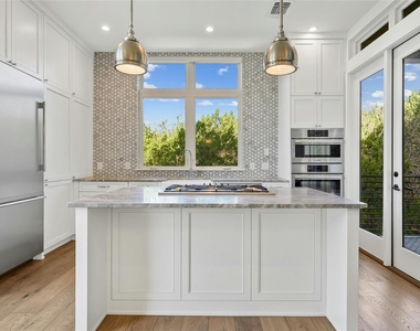 2518 Sutherland St - Photo Thumbnail 4