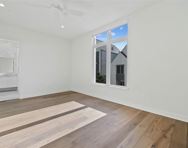 2518 Sutherland St - Photo Thumbnail 13