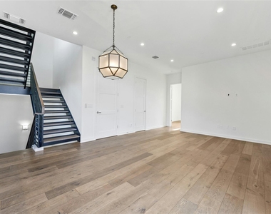 2518 Sutherland St - Photo Thumbnail 6