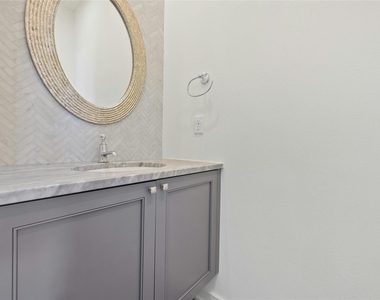 2518 Sutherland St - Photo Thumbnail 11