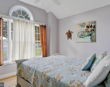 298 Lakeside Drive - Photo Thumbnail 6
