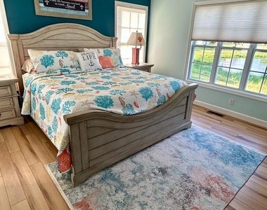 298 Lakeside Drive - Photo Thumbnail 9