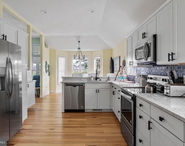 298 Lakeside Drive - Photo Thumbnail 3