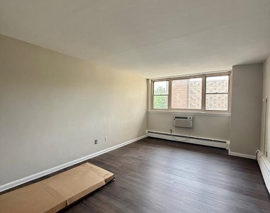 1301 N Harrison Street - Photo Thumbnail 13