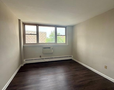 1301 N Harrison Street - Photo Thumbnail 9